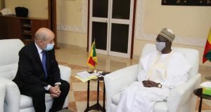 Mali: Jean-Yves Le Drian foule le sol malien et signe cinq conventions de plus de 93 milliards de F CFA