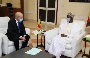 Mali: Jean-Yves Le Drian foule le sol malien et signe cinq conventions de plus de 93 milliards de F CFA