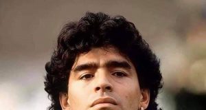 Football/Argentine: A Dios, Armando Diégo Maradona