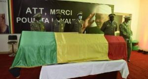 Mali: marche funèbre en hommage à l’ex-président, le général ATT