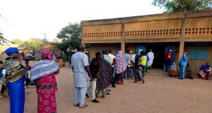 Elections 2020 au Burkina : des Burkinabè prennent d’assaut les bureaux de vote (Régulièrement actualisé)