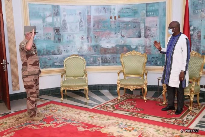 Lutte contre le terrorisme dans le Sahel : le commandant de la Force Barkhane fait le point au président du Faso