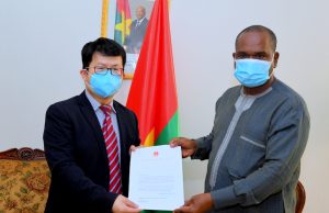 Coopération sino-burkinabè: Xi Jinping félicite le président Roch Kaboré pour sa réélection