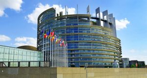 Lutte contre la Covid-19 à l’UE: «Commençons (les) vaccinations, tous ensemble … avec un début le même jour » (von der Leyen)