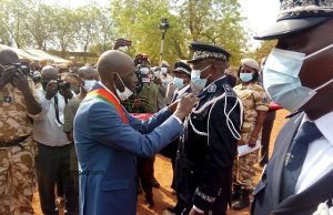 Burkina: les mérites de 36 policiers blessés du fait des attaques armées, reconnus