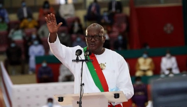 Le président du Faso, Roch Marc Christian Kaboré, prêtant serment devant les membres du Conseil constitutionnel(1)