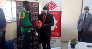 Sécurité routière: SUNU Assurances offre 100 casques de moto aux étudiants de IAM