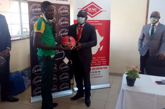 Sécurité routière: SUNU Assurances offre 100 casques de moto aux étudiants de IAM
