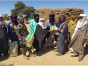 La Force G5 Sahel fait un don de 4 tonnes de riz aux villageois de Dolbel et aux réfugiés de Bankilaré et de Téra