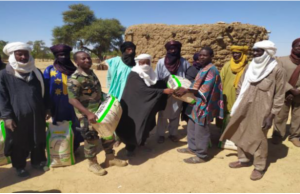 La Force G5 Sahel fait un don de 4 tonnes de riz aux villageois de Dolbel et aux réfugiés de Bankilaré et de Téra