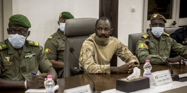 Le Colonel Goita lors d'une rencontre avec une délégation de la CEDEAO