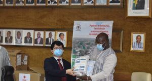 Covid-19 : la Chine offre des kits de dépistage et des masques d’une valeur de plus de 255 millions FCFA