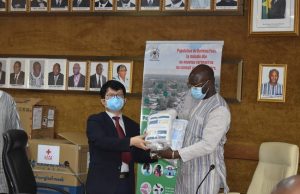 Covid-19 : la Chine offre des kits de dépistage et des masques d’une valeur de plus de 255 millions FCFA