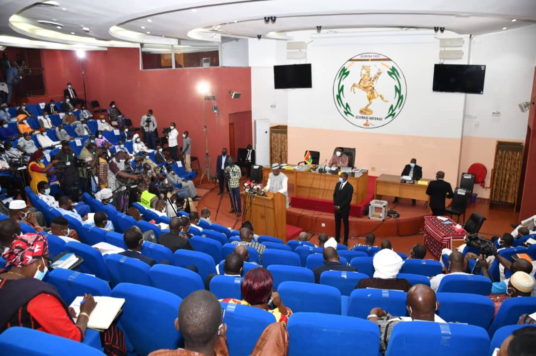 Burkina: le nouveau bureau du Parlement mis en place - Wakat Séra