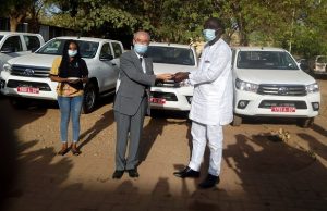 Burkina: le Japon fait don de 11 véhicules à la RTB