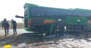 Burkina: un car transportant des joueurs prend feu à l’entrée de Bobo