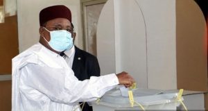 Niger: pourquoi le président laisse-t-il le pouvoir?