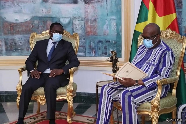 Le président du Faso ( à droite) et l'émissaire de son homologue ivoirien