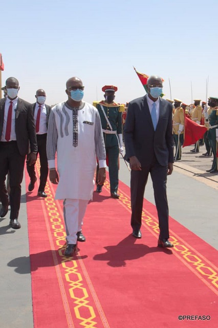 Le président du Faso (à gauche) et son homologue malien