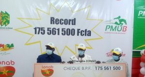 LONAB : l’heureux gagnant de 175 561 500 F CFA entre en possession de son gain