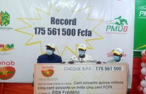 LONAB : l’heureux gagnant de 175 561 500 F CFA entre en possession de son gain