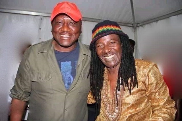Hambak et Alpha Blondy (à droite)