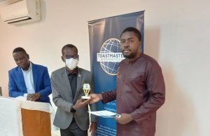 Ouaga Eveil Toastmasters Club: Kibissi Paré gagnant du concours d’évaluation