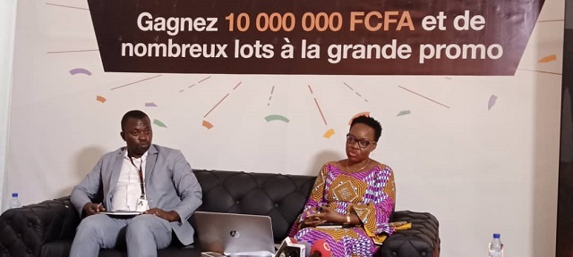 Le responsable marketing de Orange Burkina Faso (à gauche) et la chargée de commuication