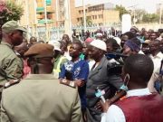 Ouagadougou : des agents de la mairie réclament des impayés de salaires