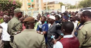 Ouagadougou : des agents de la mairie réclament des impayés de salaires