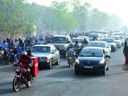 Ouaga : il klaxonne au feu tricolore et provoque un accident