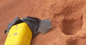 Burkina/Centre-Nord: deux engins explosifs improvisés découverts grâce à des civils