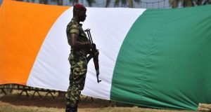 Arrestation des militaires ivoiriens: la Côte d’Ivoire dénonce « une forme de banalisation de ses institutions »