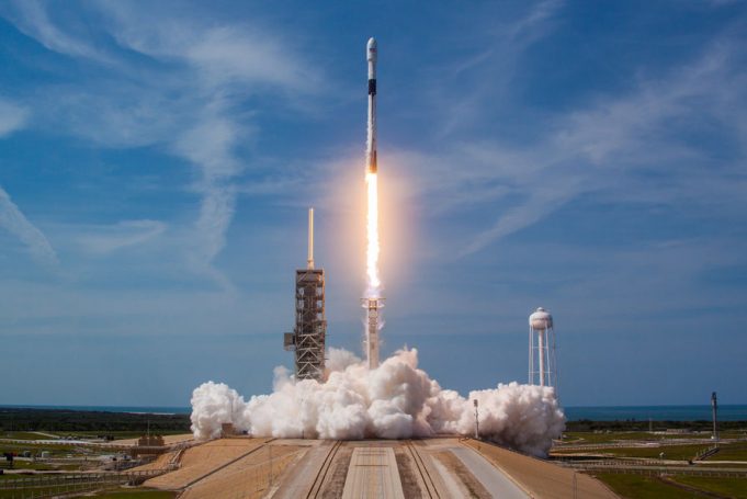 Fusée SpaceX: emmener des humains vers la Lune et vers Mars