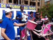 Fête de l’Europe : l’UE aux côtés des élèves de Ouagadougou pour encourager l’action sportive