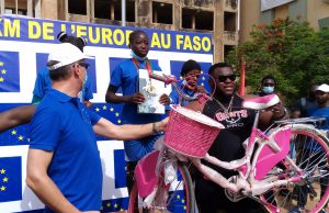 Fête de l’Europe : l’UE aux côtés des élèves de Ouagadougou pour encourager l’action sportive