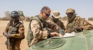 Mali: l’accusation «d’abandon en plein vol» passe mal à Paris