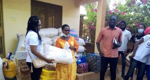Ouagadougou: des natifs d’avril font des dons à des orphelins et des déplacés internes