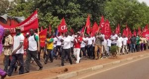 1er-Mai au Burkina: des travailleurs marchent pour réclamer de meilleures conditions de vie