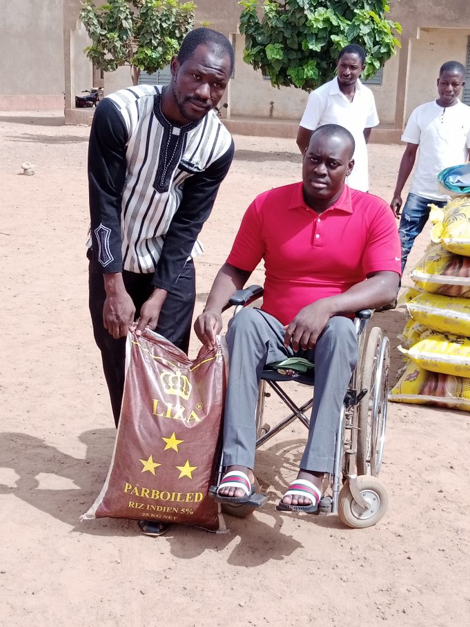 Ouagadougou : l’Association Urgence humanitaire fait don de plus d’une tonne de riz à des foyers
