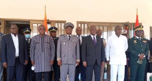 Terrorisme: les ministres ivoirien et burkinabè de la Défense en parlent à Ouagadougou