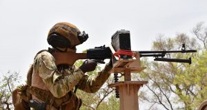 Burkina: des dizaines d’assaillants et cinq militaires tués à Bourzanga