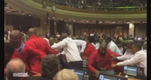 Afrique du Sud: coups de poing entre des députés au Parlement panafricain