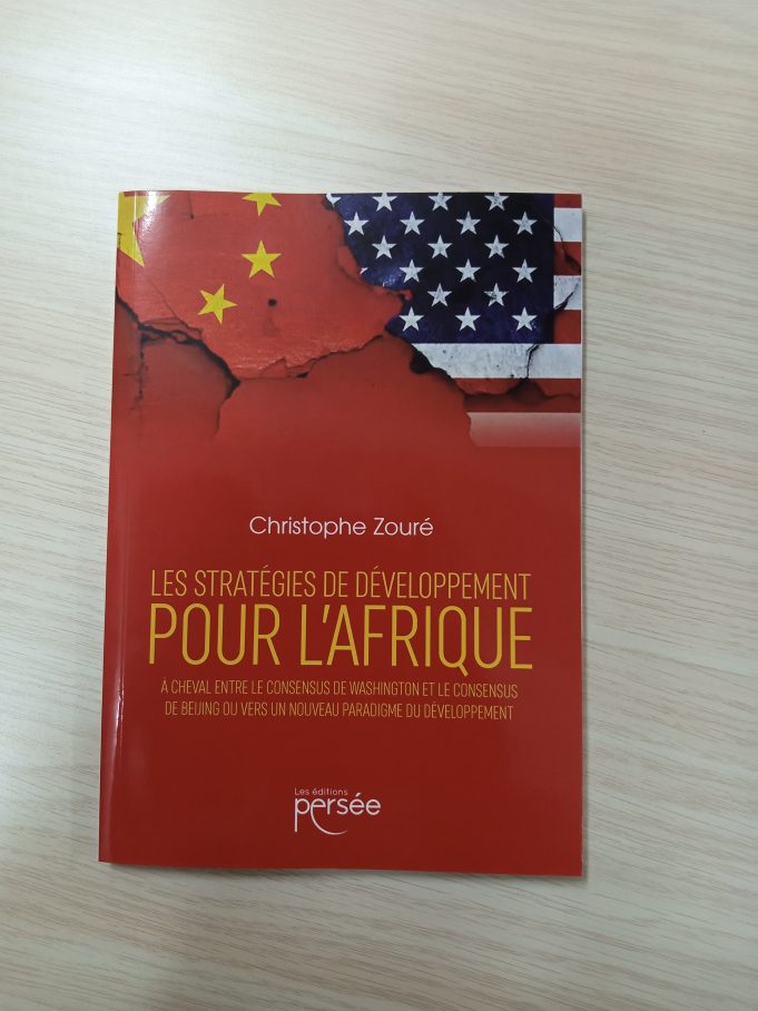 Littérature : une oeuvre appelle à un développement endogène de l’Afrique