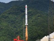 La Chine lance la première mission habitée pour la construction de la station spatiale