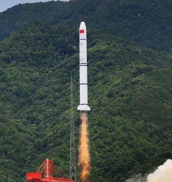 La Chine lance la première mission habitée pour la construction de la station spatiale