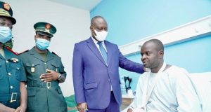 Côté d’Ivoire: le ministre de la Défense au chevet des blessés de l’attaque de Téhini