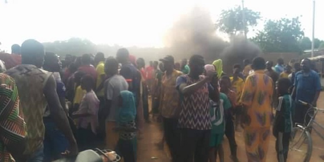 Les manifestants dans la commune de Namounou