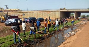 Ouagadougou: journée de salubrité de l’Association utile en réaction à un article de Wakat Séra