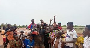 Ouagadougou : des jeunes bloquent une voie pour réclamer sa réfection